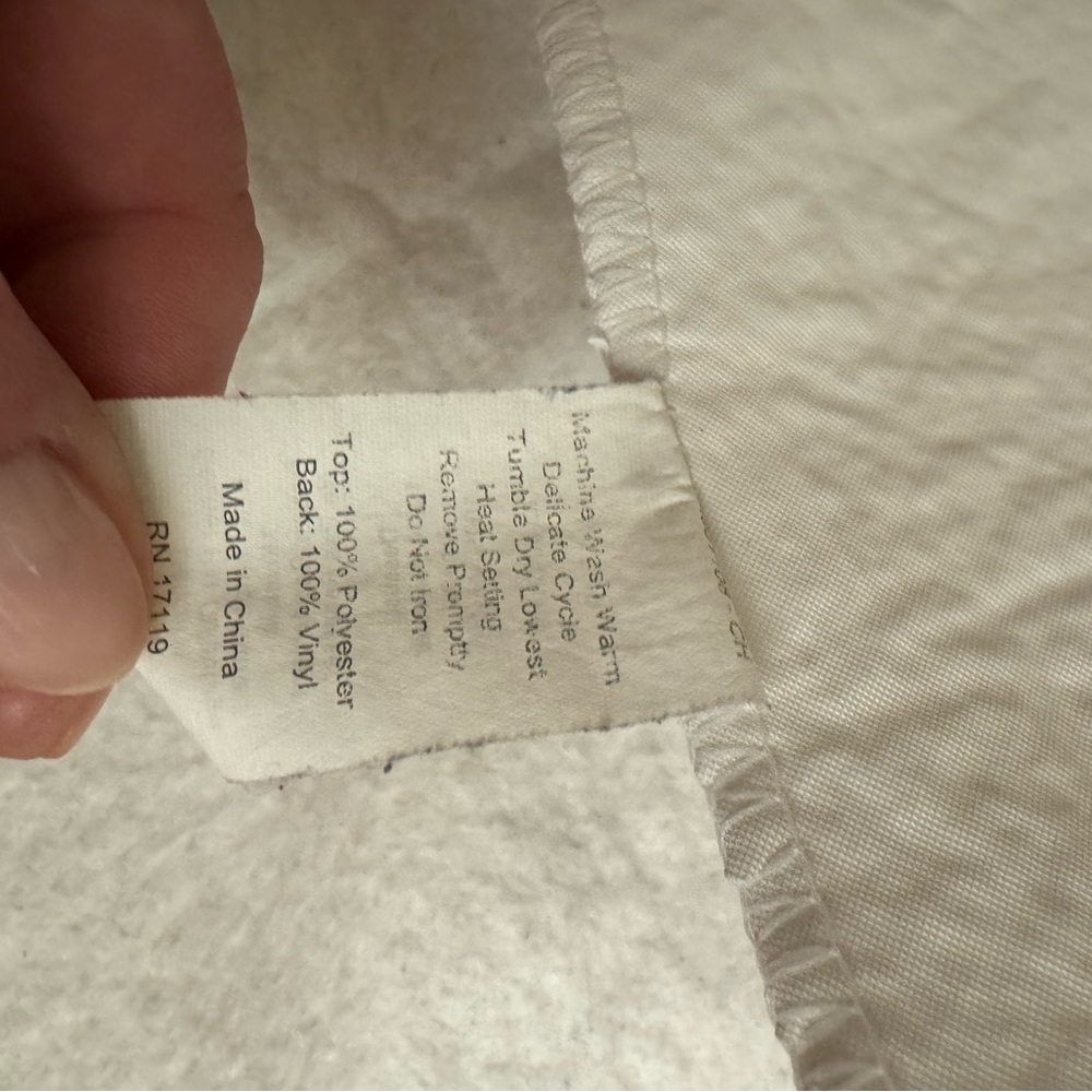 Waterproof mattress protector. White. GUC